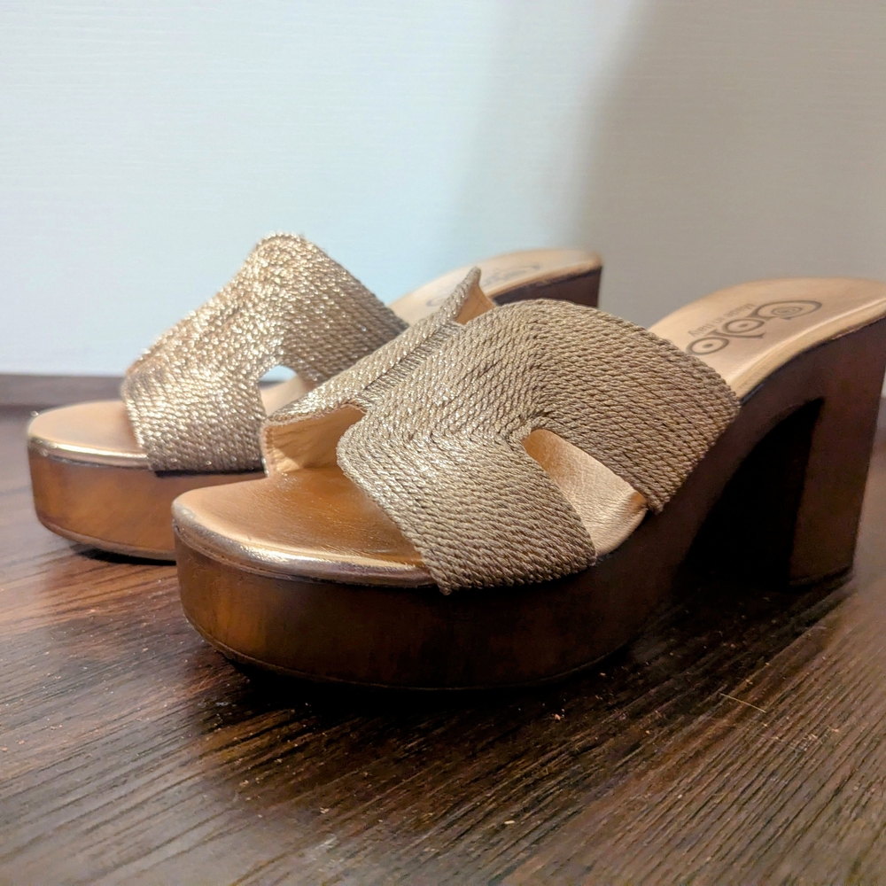 Elegant Gold Platform Sandals